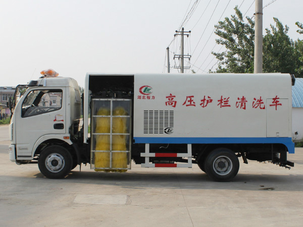 東風多利卡護欄清洗車