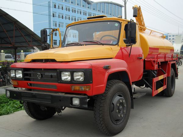 東風140尖頭6立方吸糞車