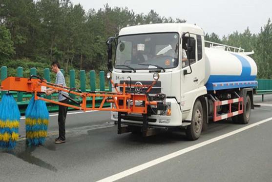 護欄清洗車(4噸)