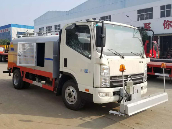凱馬路麵清洗車(4.5噸)