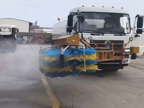 10噸高速護欄清洗車