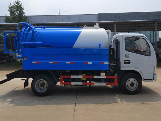 小型聯合疏通車(水罐1.5方,汙水罐4方)