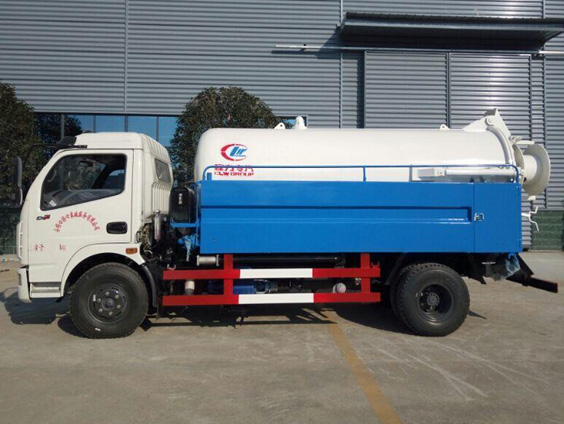 8噸聯合疏通車(水罐2.5方,汙水罐5.5方)