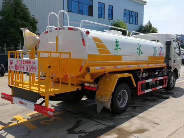 8方灑水車(大多利卡灑水車)