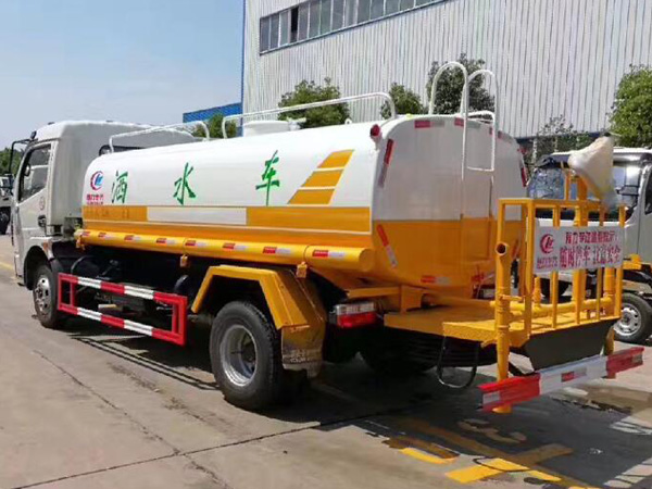 8方灑水車(大多利卡灑水車)