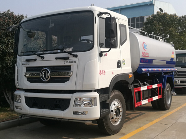 東風D9灑水車（14噸）