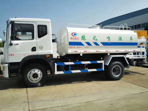 12噸灑水車(多利卡D9谈球吧app赛事分析报告)