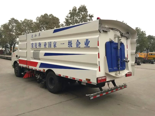8噸洗掃車(東風多利卡)