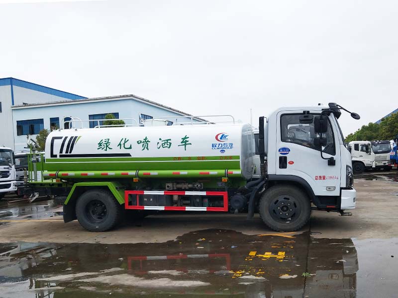 8/9噸灑水車--國六大多利卡