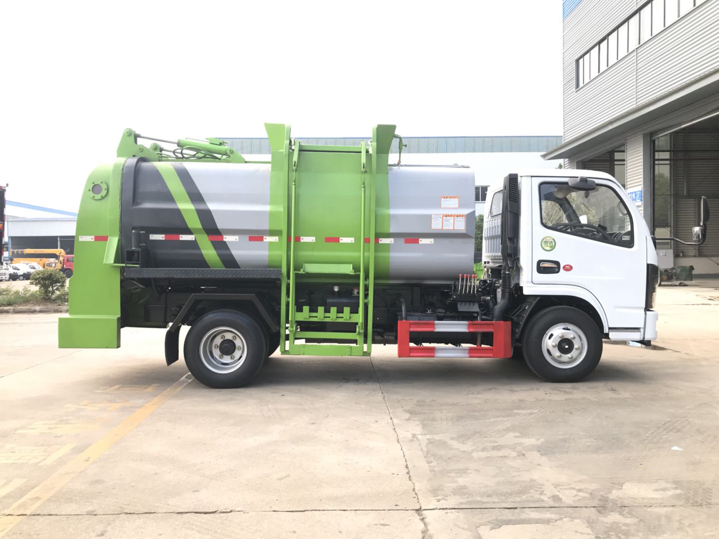 6噸餐廚垃圾車(國六方罐)