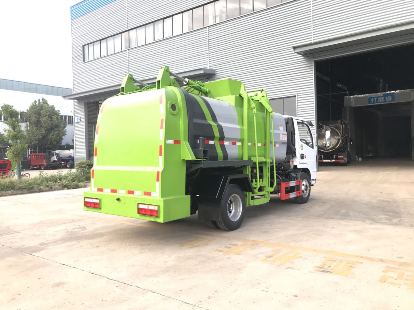 6噸餐廚垃圾車(國六方罐)