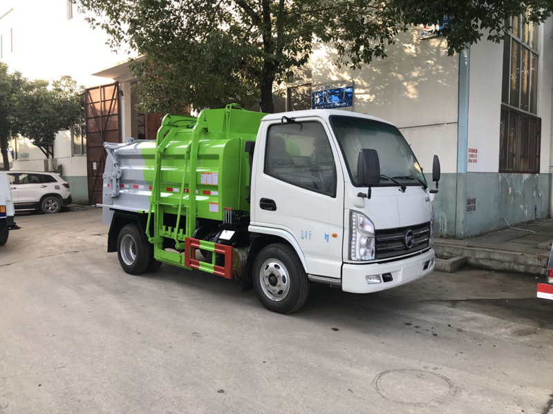 小型餐廚垃圾車（藍牌4立方）