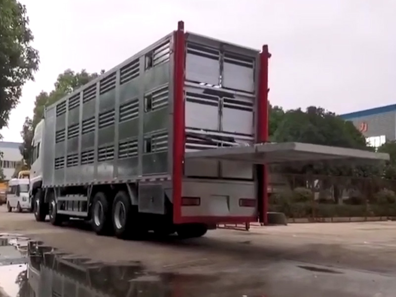 9.6米畜禽運輸車(天龍前四後八)