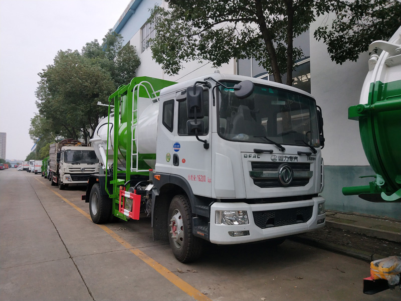 東風D9餐廚垃圾運輸車（容積10立方）
