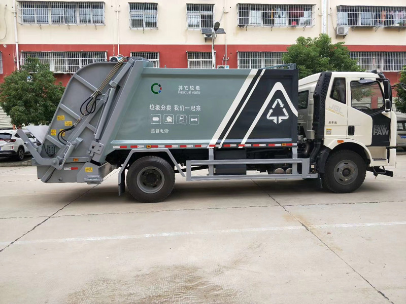 解放後裝壓縮垃圾車(12方)