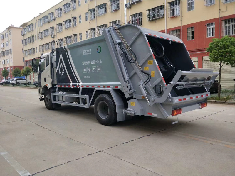 解放後裝壓縮垃圾車(12方)