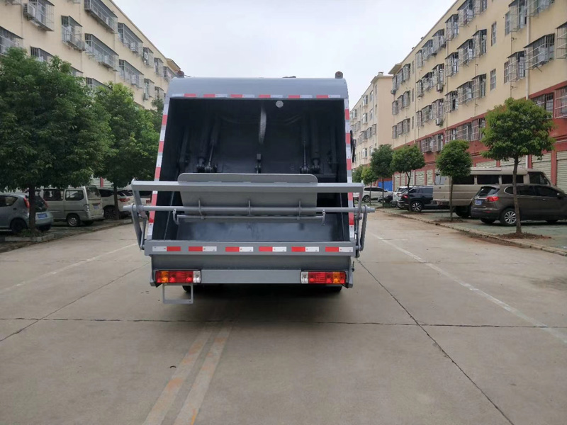 解放後裝壓縮垃圾車(12方)