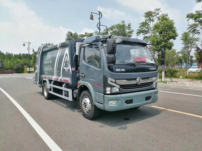 8方垃圾壓縮車（京牌環保）