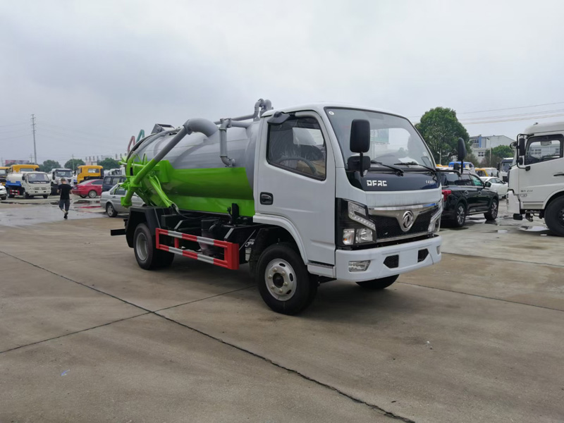 小型真空吸汙車（容積4.5立方）