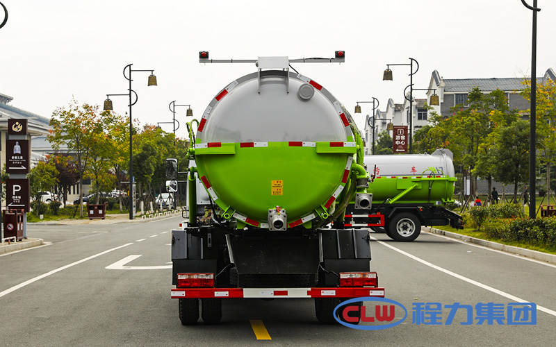 東風多利卡吸汙車(容積8立方)