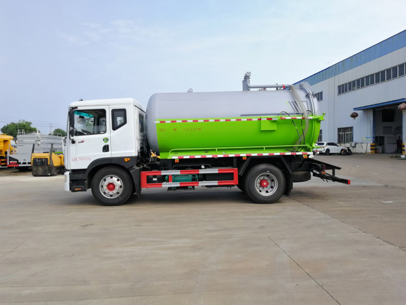 東風D9吸汙車(容積12方)