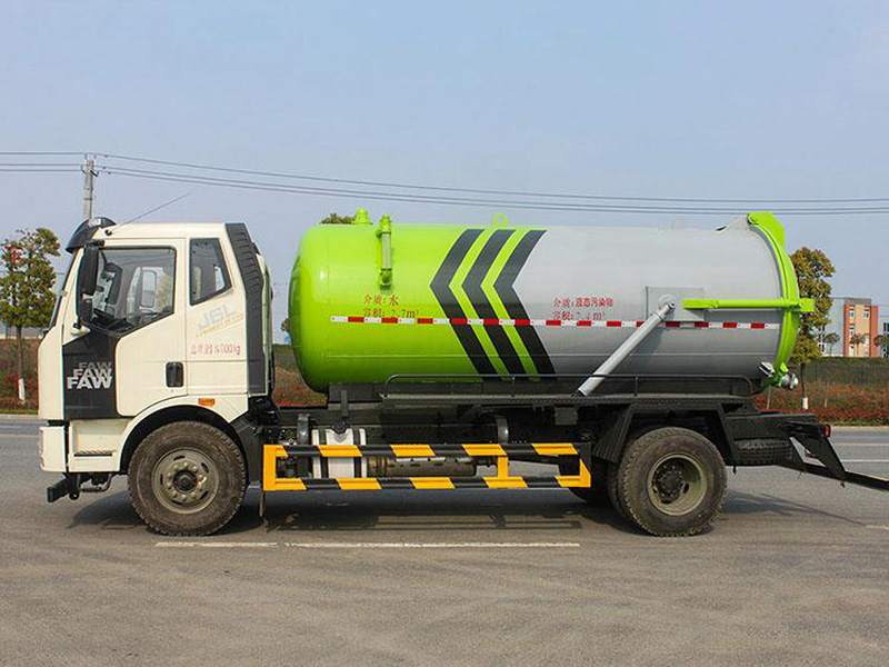 解放J6吸汙車(容積15立方)