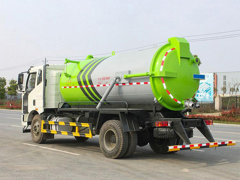 解放J6吸汙車(容積15立方)